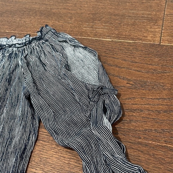 7 for all Mankind Blue Flowey Open Sleeve Girls Top Size Medium - Picture 3 of 6